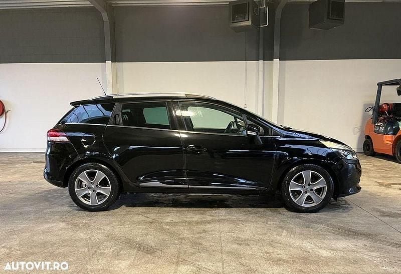 Second-hand Renault Clio GrandTour Intens 90 CP (66 kW) 2015 Culoarenegru Break