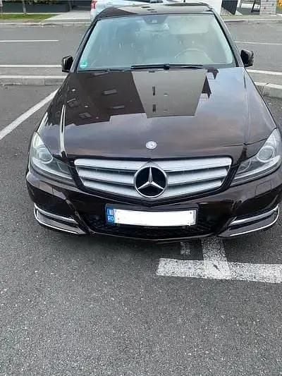 Utilizat 2012 Mercedes 220 Berlinǎ | 9.300 EUR - Imagine 1/4