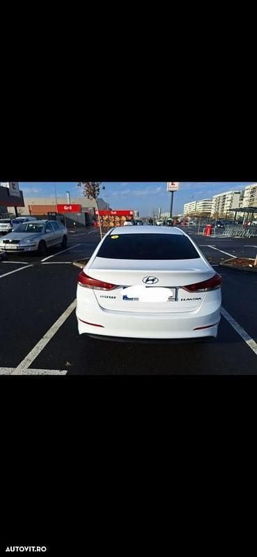 Second-hand Hyundai Elantra 128 CP (94 kW) 2017 Culoarealb Berlinǎ