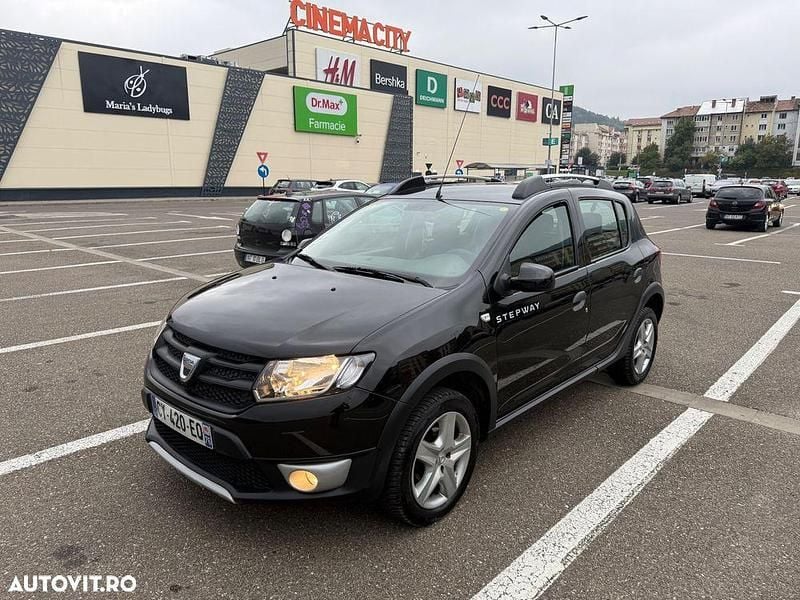 Culoarenegru Utilizat 2014 Dacia Sandero Prestige Hatchback | 3.900 EUR (Preț bun) - Imagine 1/4