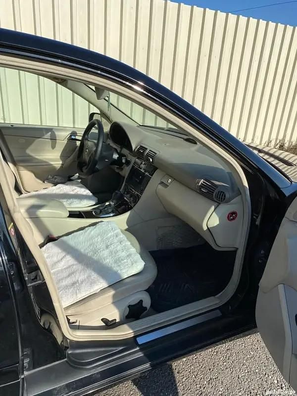 Second-hand Mercedes C180 157 CP (115 kW) 2004 Berlinǎ