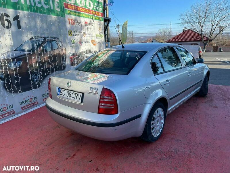 Second-hand Skoda Superb 131 CP (96 kW) 2003 Argintiu Berlinǎ