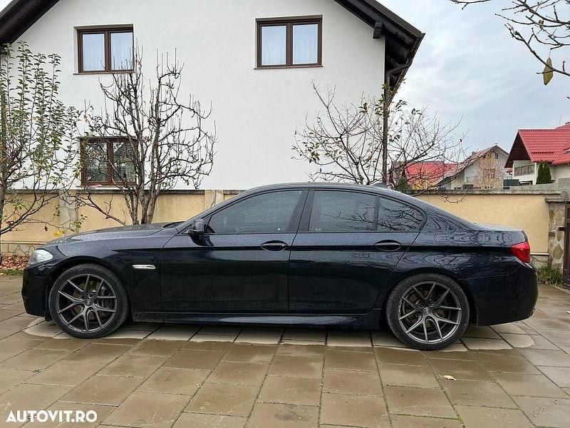 Culoarenegru Utilizat 2011 BMW 525 Sport Line Berlinǎ | 10.700 EUR (Preț OK) - Imagine 1/4