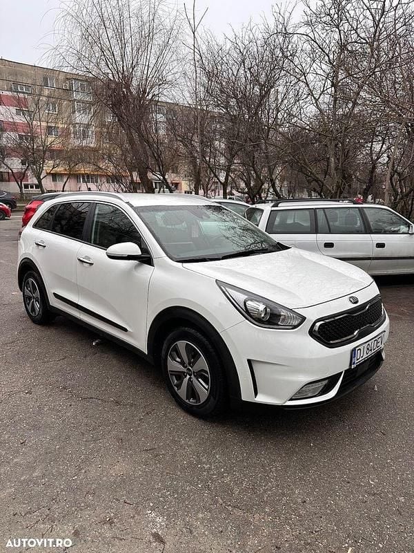 Second-hand Kia Niro 141 CP (103 kW) 2018 Culoarealb SUV