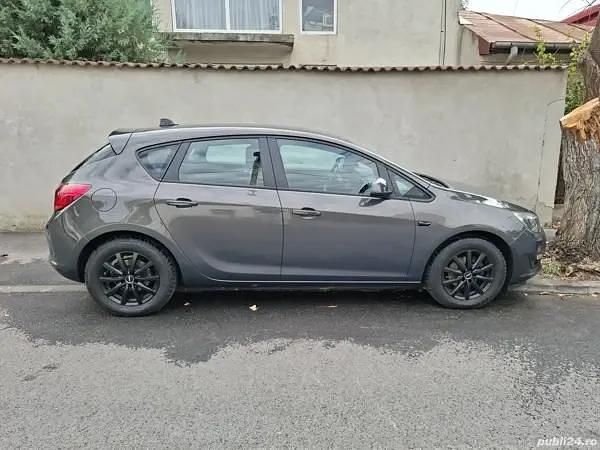 Second-hand Opel Astra 116 CP (85 kW) 2014 Hatchback