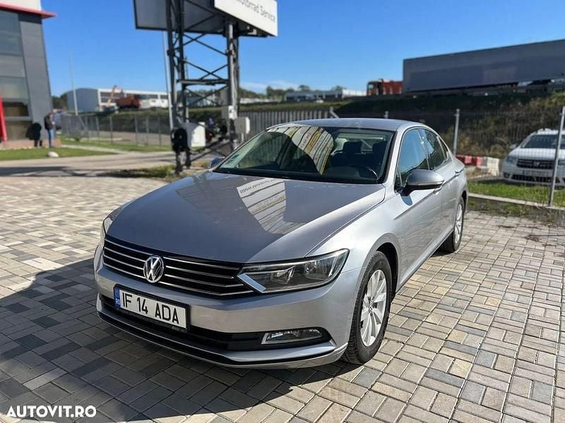 Culoareargint Utilizat 2017 VW Passat Advance Break | 12.390 EUR (Super Preț) - Imagine 1/4