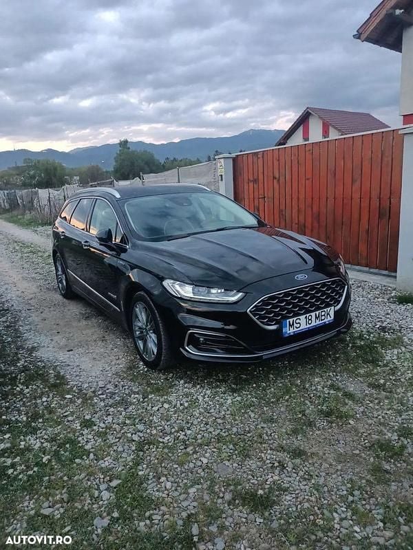 Culoarenegru Utilizat 2019 Ford Mondeo Vignale Break | 13.900 EUR (Preț bun) - Imagine 1/4