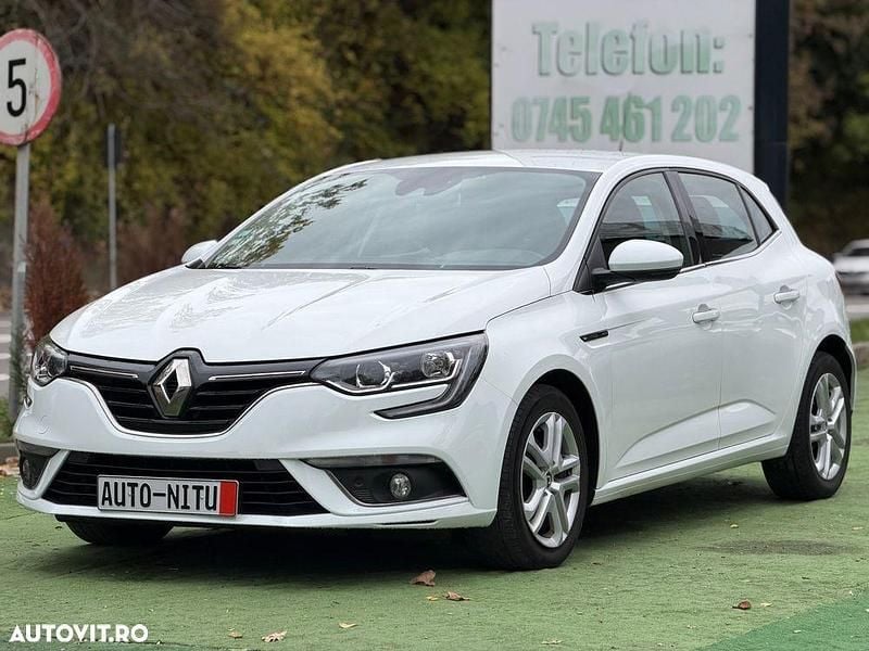 Culoarealb Utilizat 2020 Renault Mégane IV Intens Break | 6.990 EUR (Super Preț) - Imagine 1/4