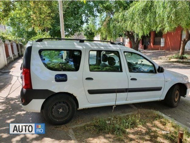 Second-hand Dacia Logan 105 CP (77 kW) 2008 Alb Berlinǎ