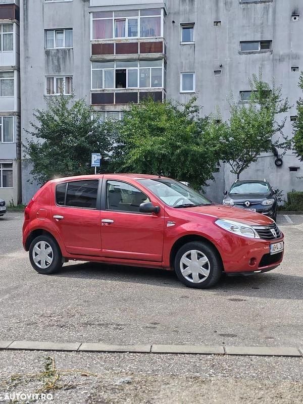 Second-hand Dacia Sandero Ambiance 75 CP (55 kW) 2009 Culoarerosu
