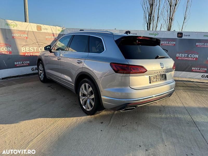 Second-hand VW Touareg Elegance 286 CP (210 kW) 2018 Culoareargint SUV