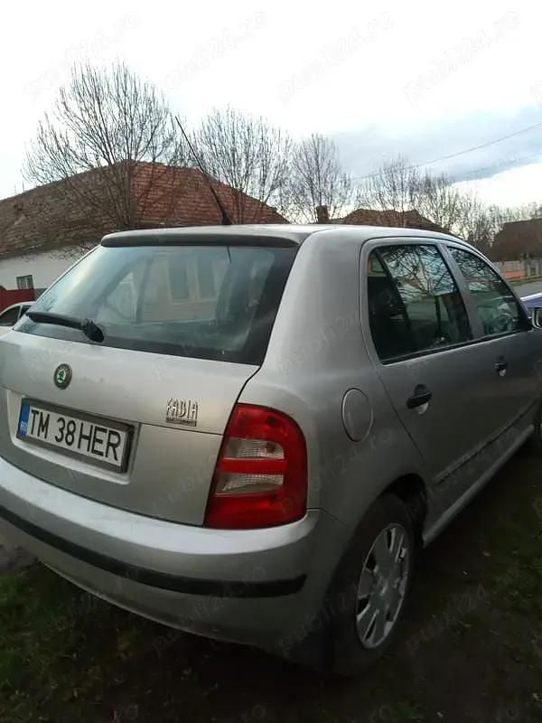 Argintiu Utilizat 2000 Skoda Fabia Break | 1.000 EUR (Preț bun) - Imagine 1/4