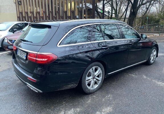 Second-hand Mercedes E200 AMG 150 CP (110 kW) 2018 Negru Break