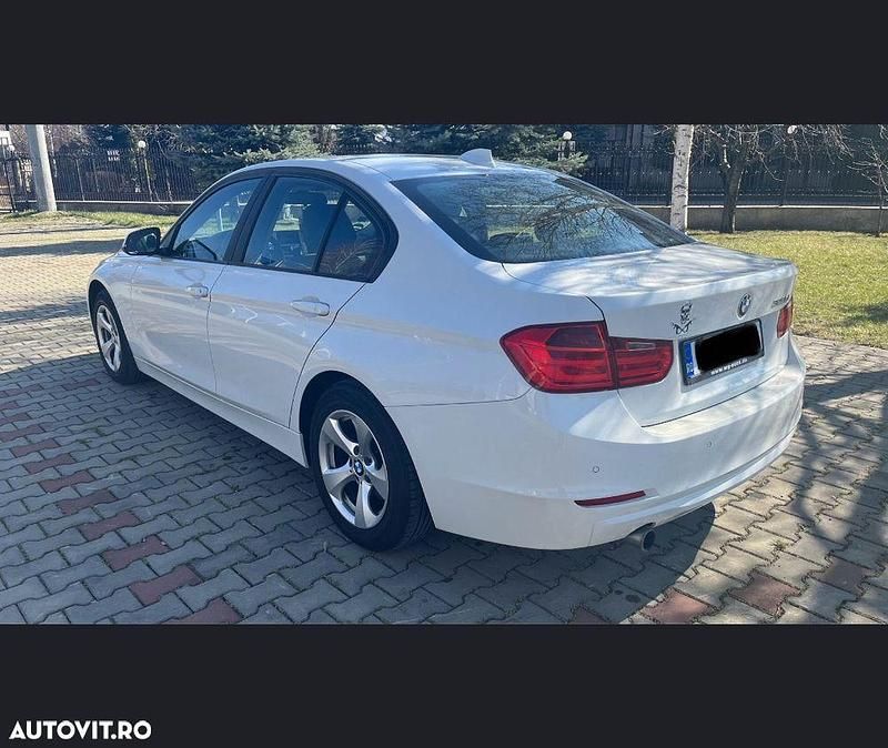 Culoarealb Utilizat 2013 BMW 320 Efficient Dynamics Berlinǎ | 11.750 EUR (Preț OK) - Imagine 1/4