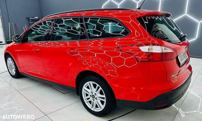 Second-hand Ford Focus Trend 95 CP (69 kW) 2013 Culoarerosu Break