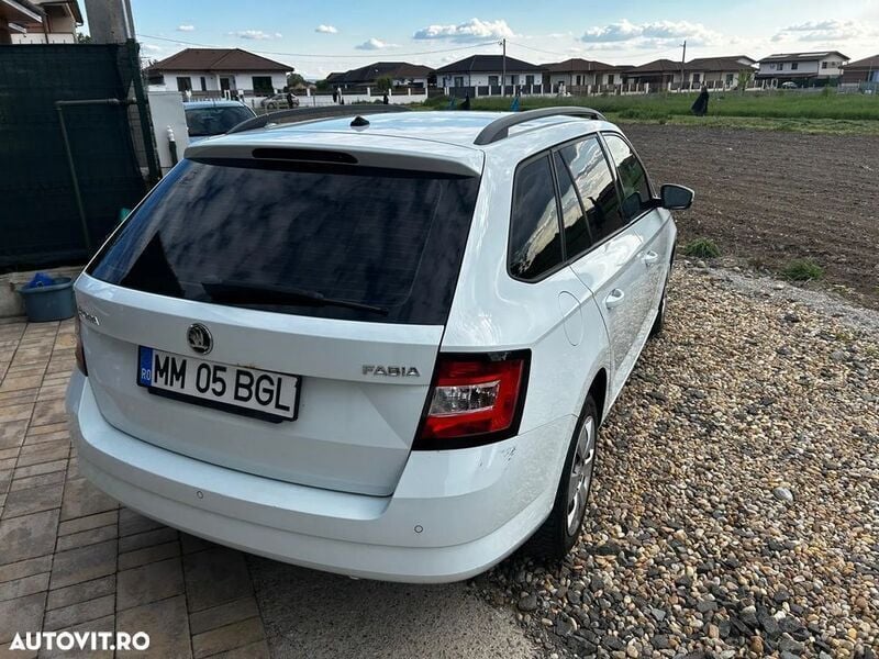 Alb Utilizat 2015 Skoda Fabia Drive Break | 5.240 EUR (Preț OK) - Imagine 1/4