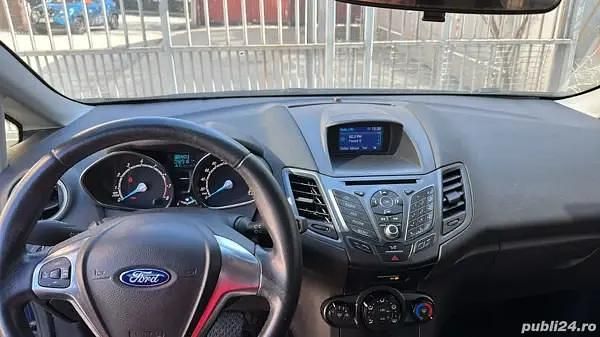 Second-hand Ford Fiesta 101 CP (74 kW) 2016 Berlinǎ