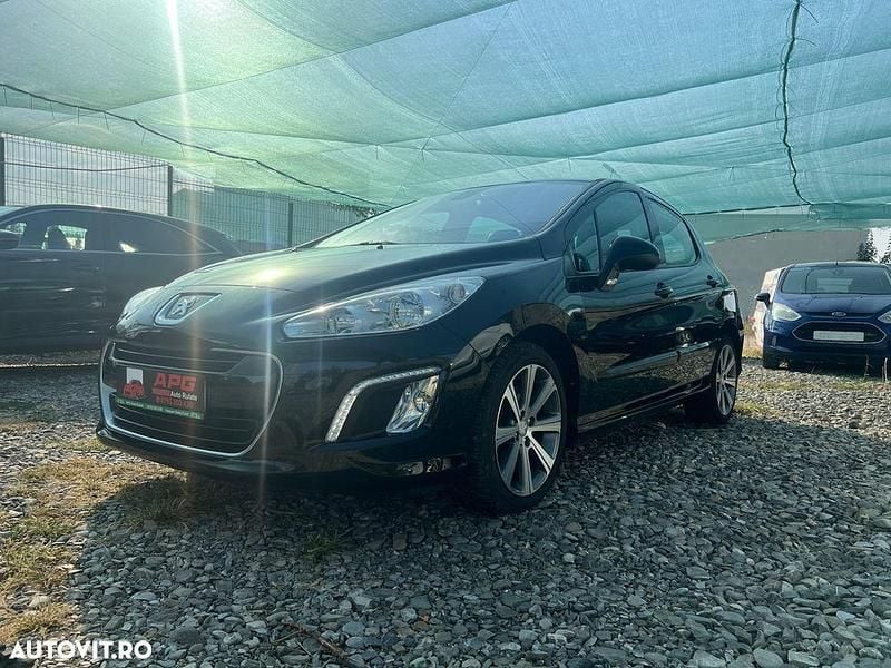 Culoarenegru Utilizat 2011 Peugeot 308 Active Hatchback | 3.950 EUR (Preț OK) - Imagine 1/4