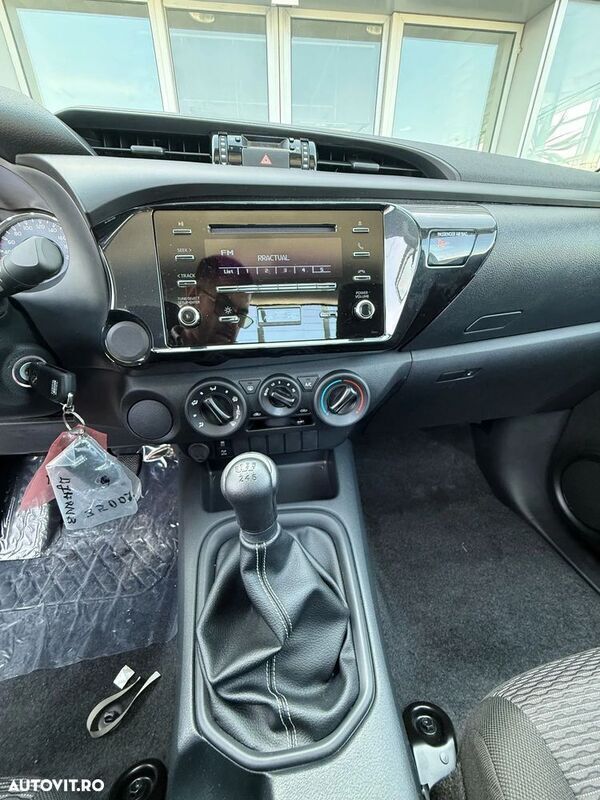 Second-hand Toyota HiLux 150 CP (110 kW) 2023 Alb Pickup