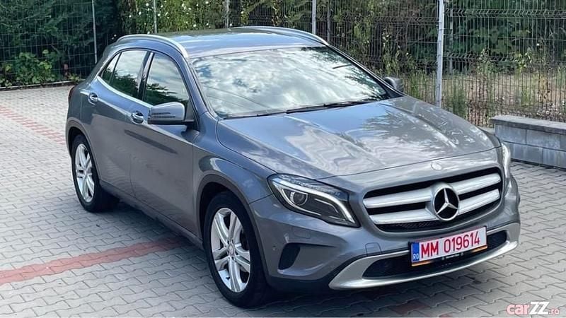 Gri Utilizat 2015 Mercedes GLA200 SUV | 10.750 EUR (Preț bun) - Imagine 1/4