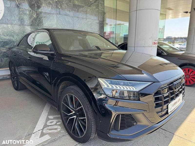 Culoarenegru Utilizat 2020 Audi Q8 Exclusive SUV | 64.999 EUR - Imagine 1/4