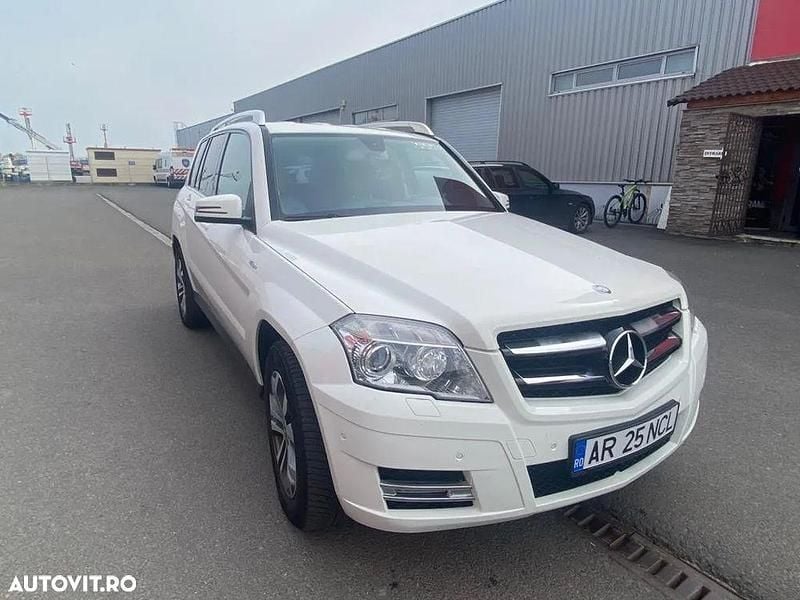 Culoarealb Utilizat 2011 Mercedes GLK250 SUV | 9.999 EUR (Preț OK) - Imagine 1/4