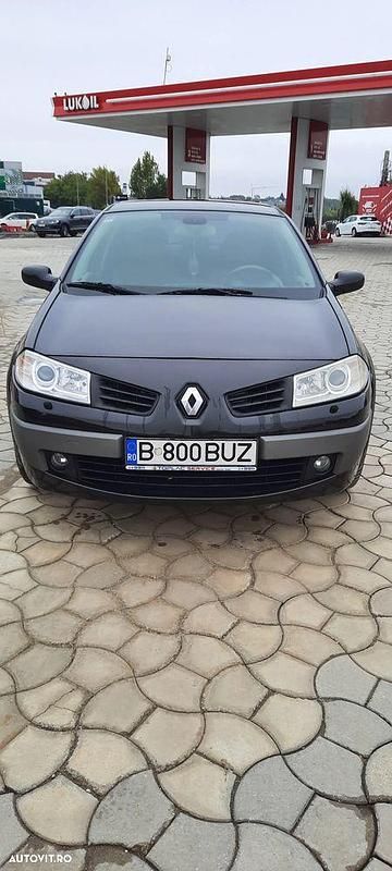 Culoarenegru Utilizat 2004 Renault Mégane II Berlinǎ | 1.650 EUR (Preț OK) - Imagine 1/4