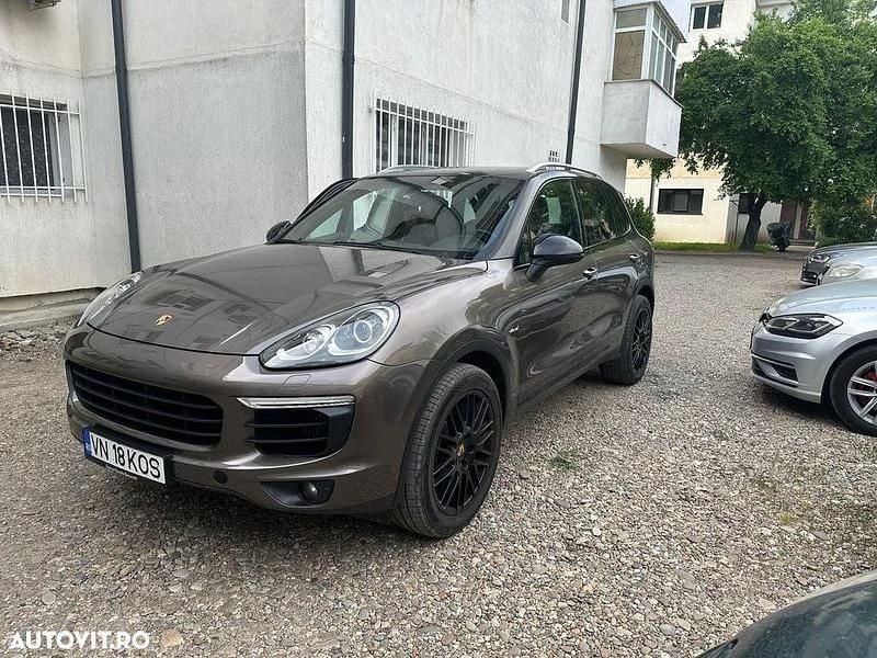 Culoaremaro Utilizat 2017 Porsche Cayenne SUV | 26.800 EUR (Super Preț) - Imagine 1/4