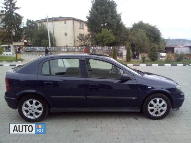 Second-hand Opel Astra 80 CP (58 kW) 2004 Albastru Hatchback