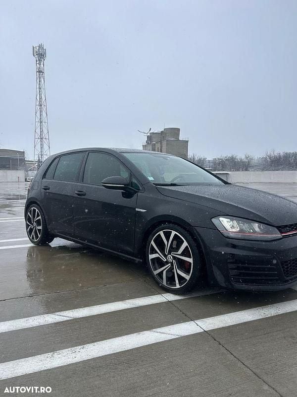 Second-hand VW Golf VII GTD 184 CP (135 kW) 2014 Culoarenegru Hatchback