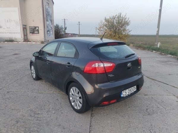 Utilizat 2013 Kia Rio Hatchback | 5.280 EUR - Imagine 1/4