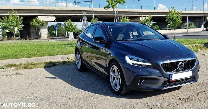 Culoarealbastru Utilizat 2017 Volvo V40 CC Break | 10.160 EUR (Preț OK) - Imagine 1/4