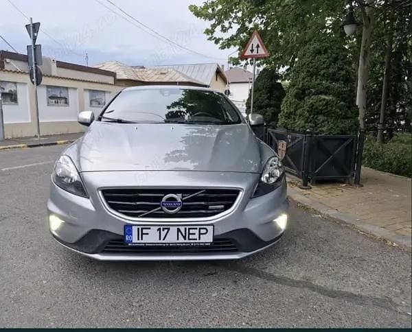 Utilizat 2014 Volvo V40 Break | 7.400 EUR (Preț OK) - Imagine 1/4