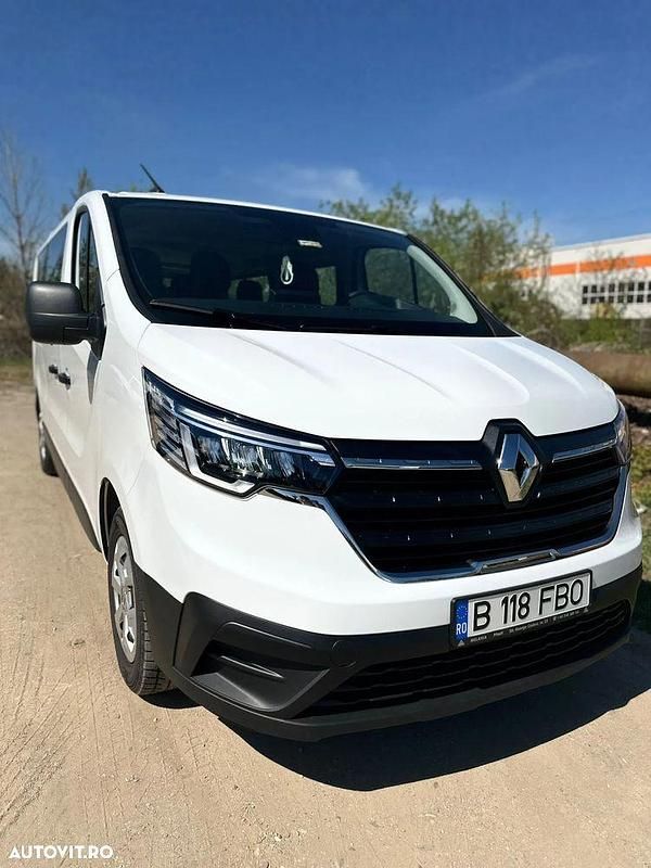 Culoarealb Utilizat 2023 Renault Trafic Life Van | 26.100 EUR (Puțin scump) - Imagine 1/4
