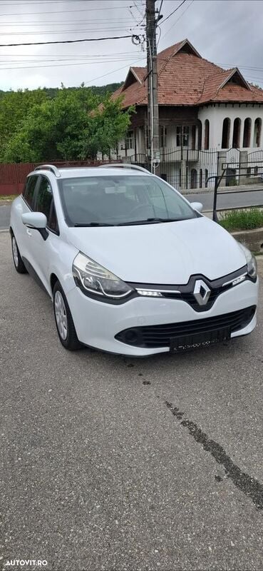 Alb Utilizat 2014 Renault Clio GrandTour Dynamique Break | 5.100 EUR (Preț OK) - Imagine 1/4