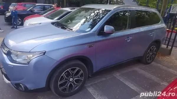 Utilizat 2015 Mitsubishi Outlander P-HEV SUV | 9.000 EUR (Preț bun) - Imagine 1/4