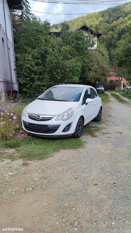 Culoarealb Utilizat 2012 Opel Corsa Coupe | 2.300 EUR (Preț bun) - Imagine 1/4