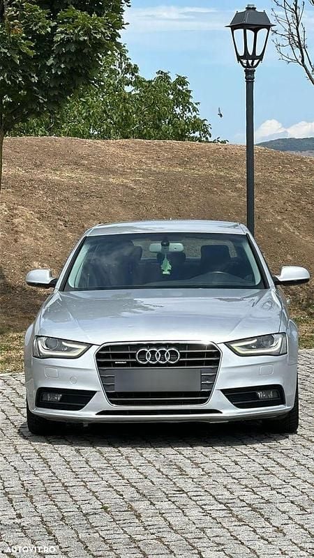 Second-hand Audi A4 Performance 177 CP (130 kW) 2012 Argint Berlinǎ
