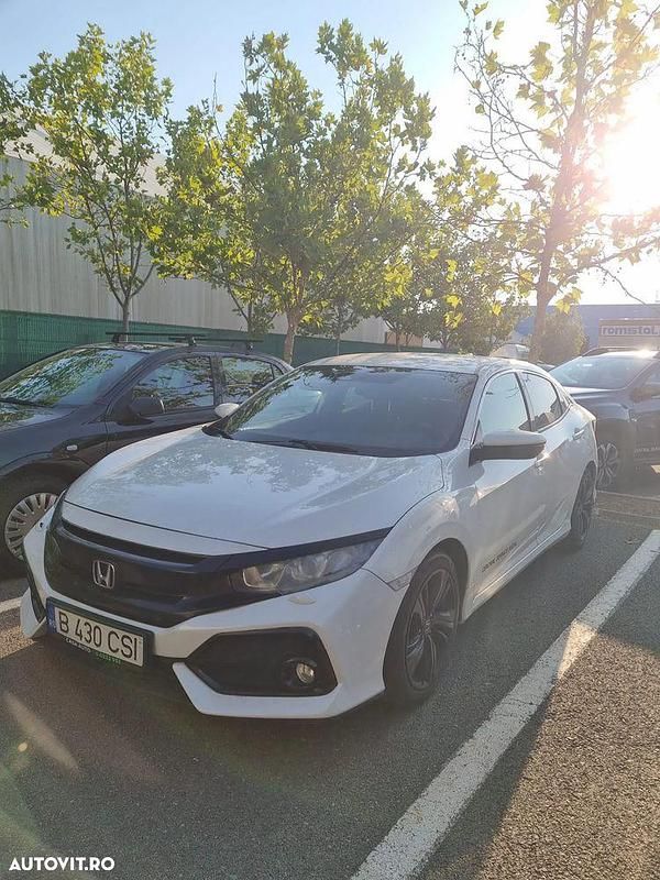Culoarealb Utilizat 2018 Honda Civic Elegance Hatchback | 10.000 EUR (Preț bun) - Imagine 1/4
