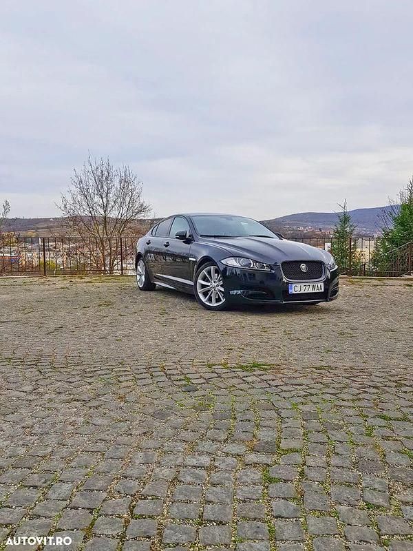 Culoarenegru Utilizat 2012 Jaguar XF Berlinǎ | 8.990 EUR (Puțin scump) - Imagine 1/4