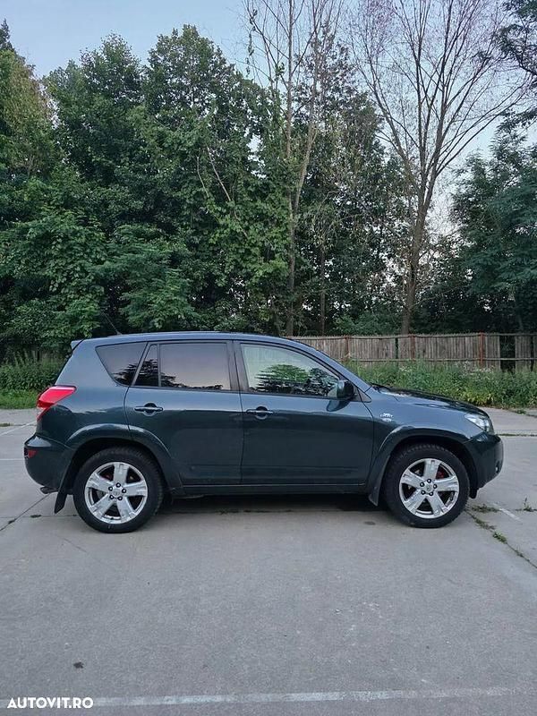Culoareverde Utilizat 2006 Toyota RAV4 SUV | 4.200 EUR (Super Preț) - Imagine 1/4