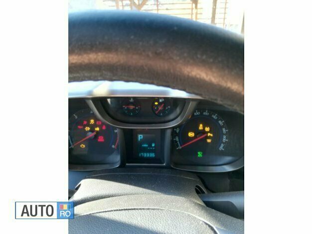 Second-hand Chevrolet Orlando 163 CP (119 kW) 2012 Negru Monovolum