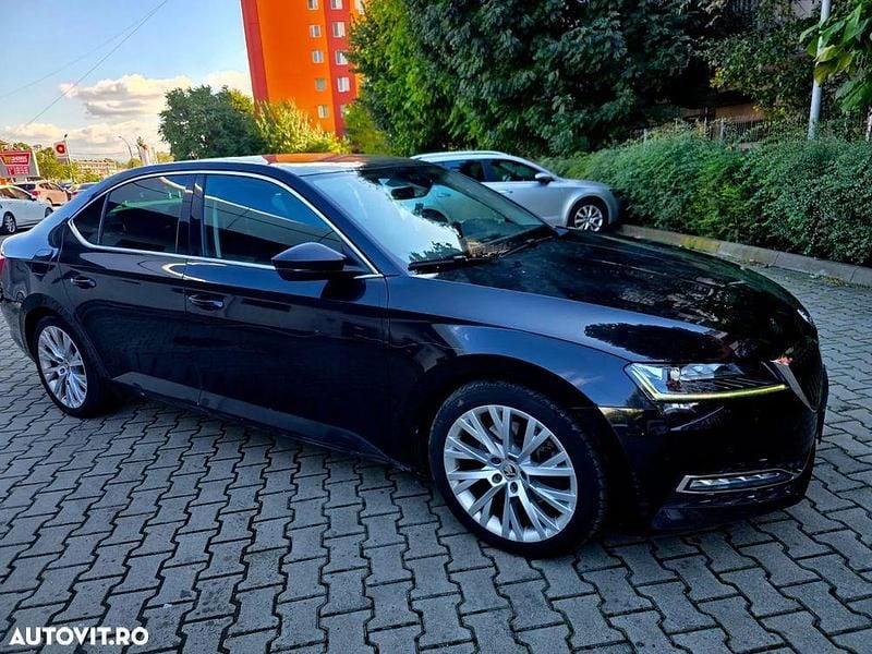 Culoarenegru Utilizat 2021 Skoda Superb Style Berlinǎ | 16.000 EUR (Super Preț) - Imagine 1/4