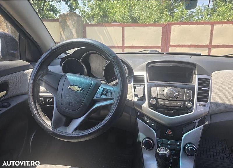 Culoarenegru Utilizat 2010 Chevrolet Cruze Berlinǎ | 3.000 EUR (Preț OK) - Imagine 1/4