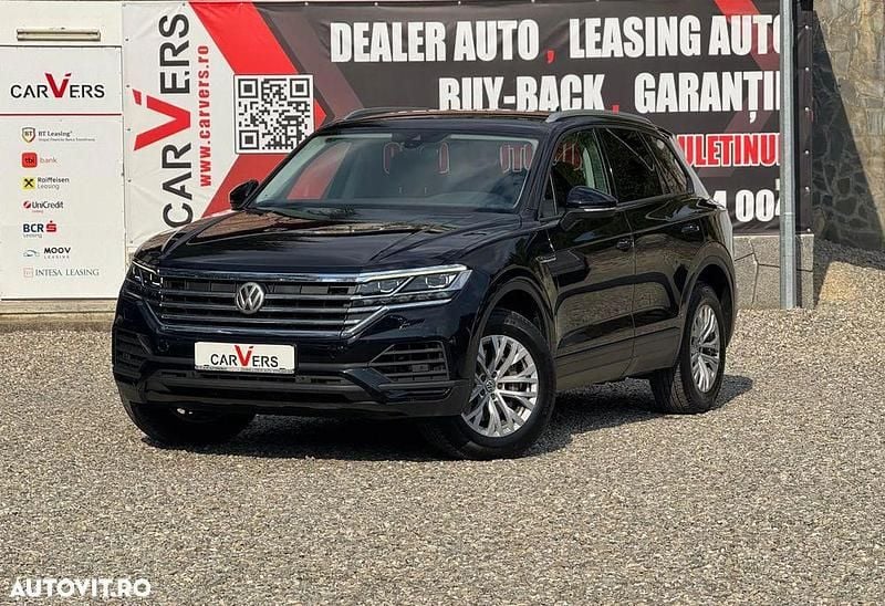 Culoarenegru Utilizat 2018 VW Touareg Elegance SUV | 28.890 EUR (Super Preț) - Imagine 1/4