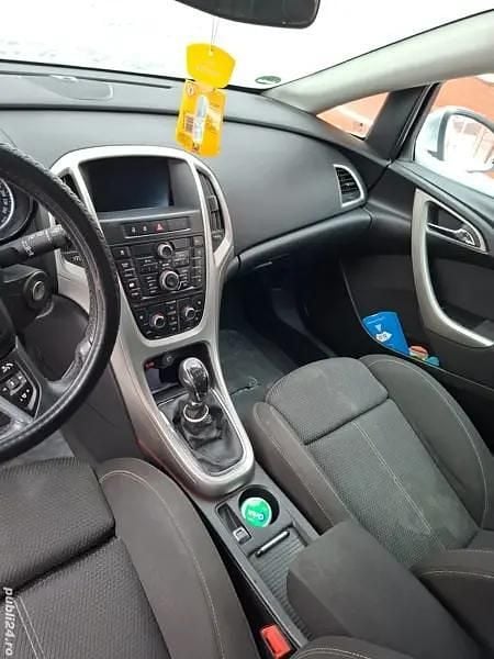 Second-hand Opel Astra 110 CP (80 kW) 2011 Break