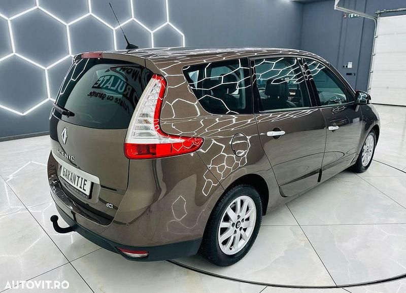 Second-hand Renault Scénic III Dynamique 130 CP (95 kW) 2011 Culoaremaro Monovolum