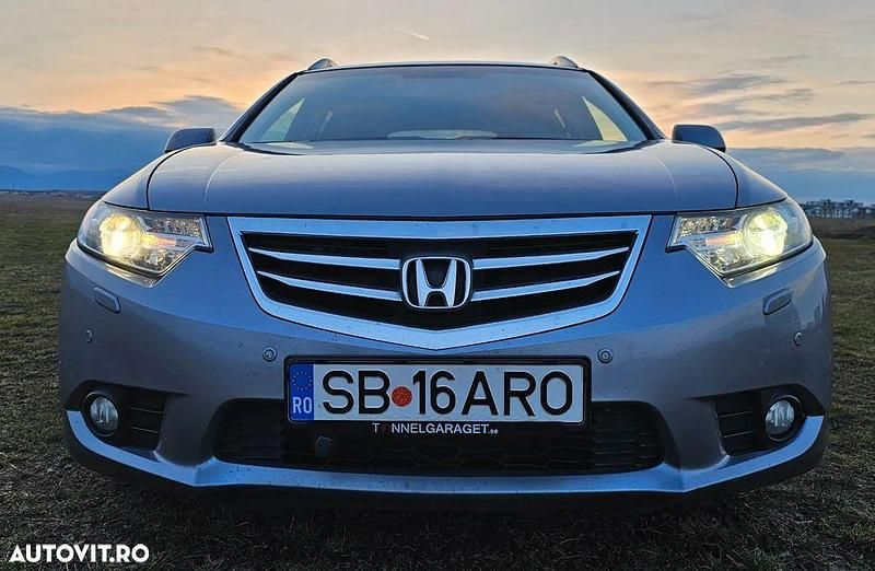 Culoaregri Second-hand 2014 Honda Accord Elegance Break | 12.300 EUR - Imagine 1/4