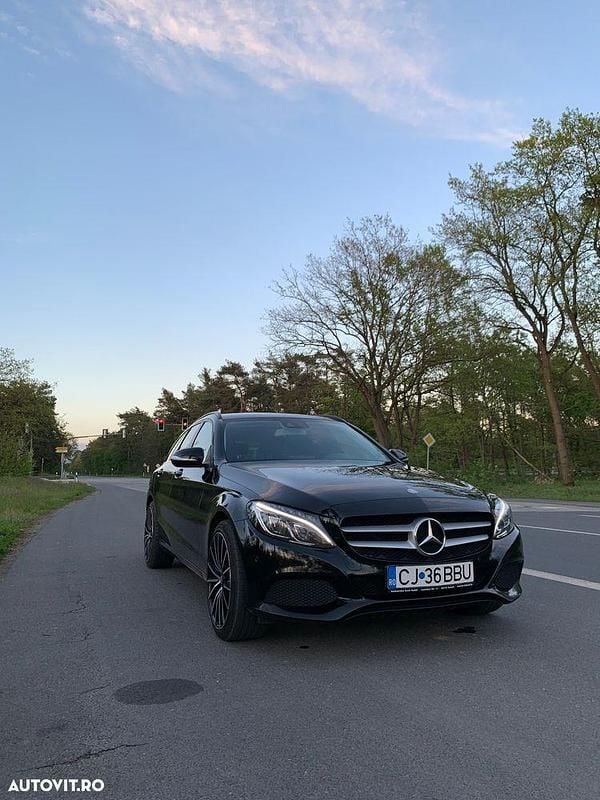 Second-hand Mercedes C220 170 CP (125 kW) 2015 Culoarenegru Break