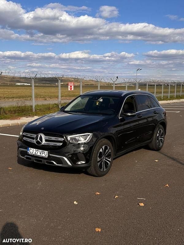 Culoarenegru Second-hand 2019 Mercedes GLC200 SUV | 28.400 EUR (Preț bun) - Imagine 1/4